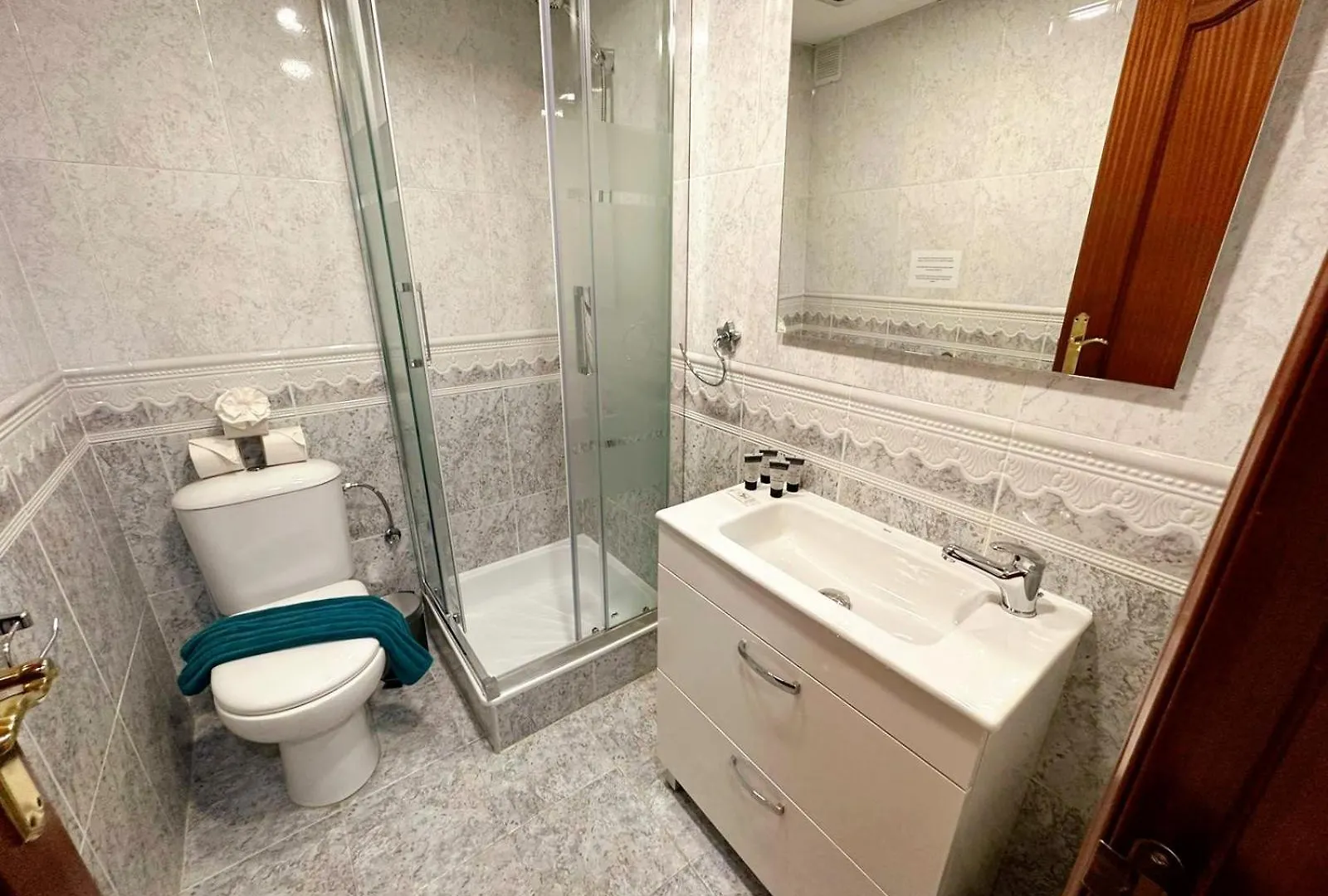Benalmarina Sea View Apartments 贝纳尔马德纳